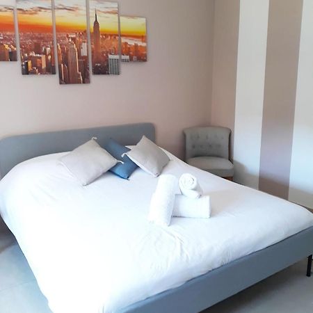 Stanza Vacanza Confortevole In Appartamento Ad Un Passo Dal Mare Vallecrosia Bagian luar foto